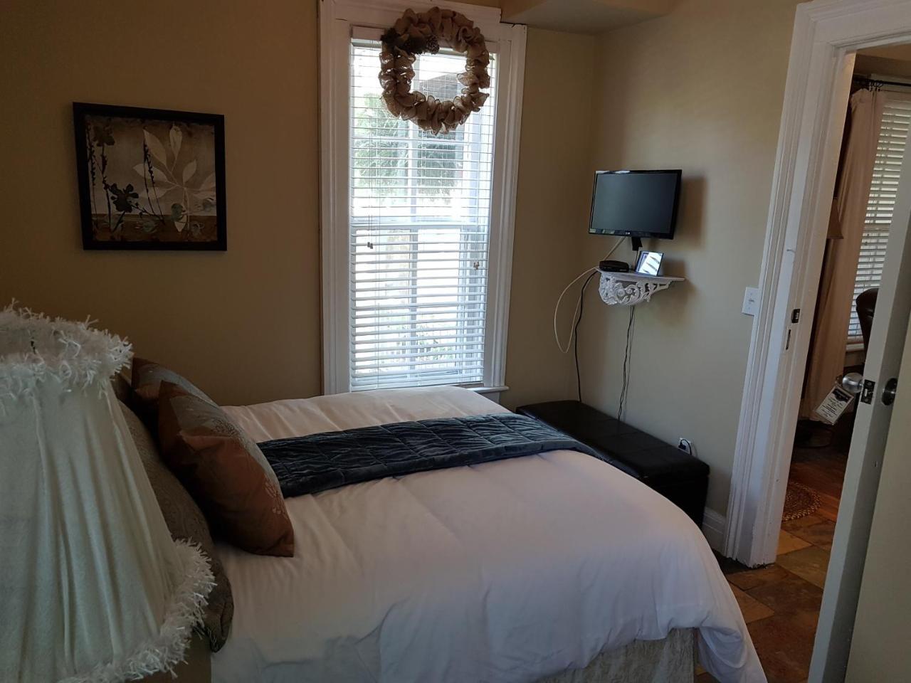 Kingsville Hellemsfield Inn & Bed And Breakfast المظهر الخارجي الصورة