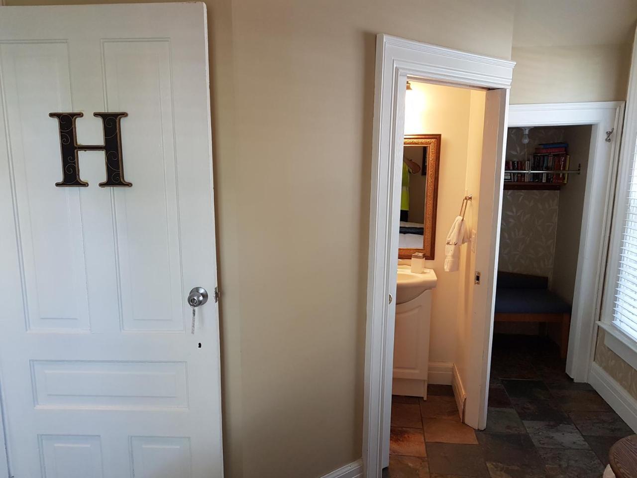 Kingsville Hellemsfield Inn & Bed And Breakfast المظهر الخارجي الصورة