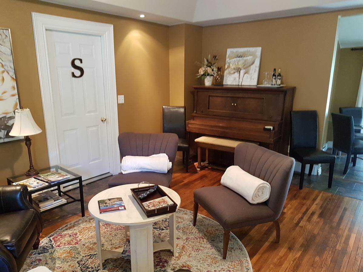 Kingsville Hellemsfield Inn & Bed And Breakfast المظهر الخارجي الصورة